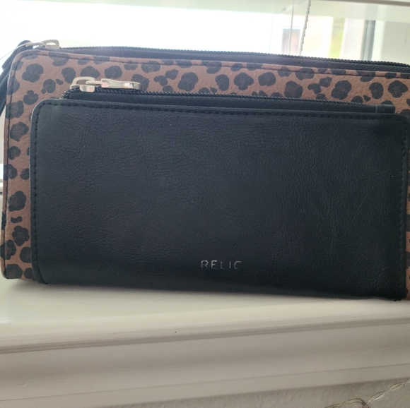 NWT Relic leather wallet - Picture 1 of 1